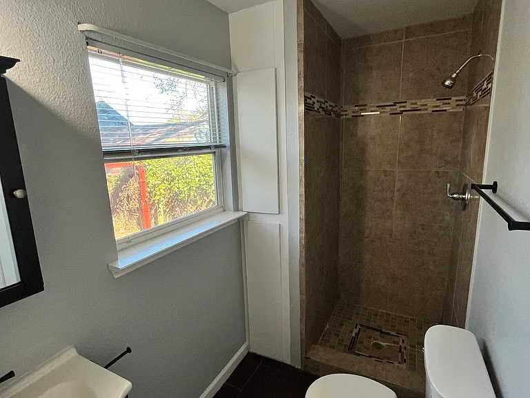 1143 Wilbur St — Photo 12