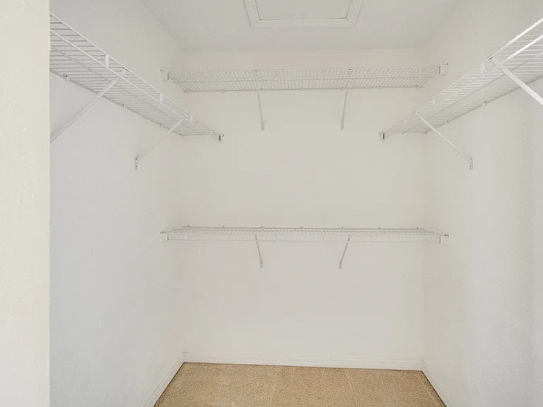 2081 Brookshire Cir — Photo 32