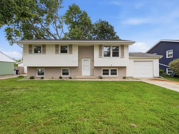 1311 Townley Dr, Bloomington, IL 61704