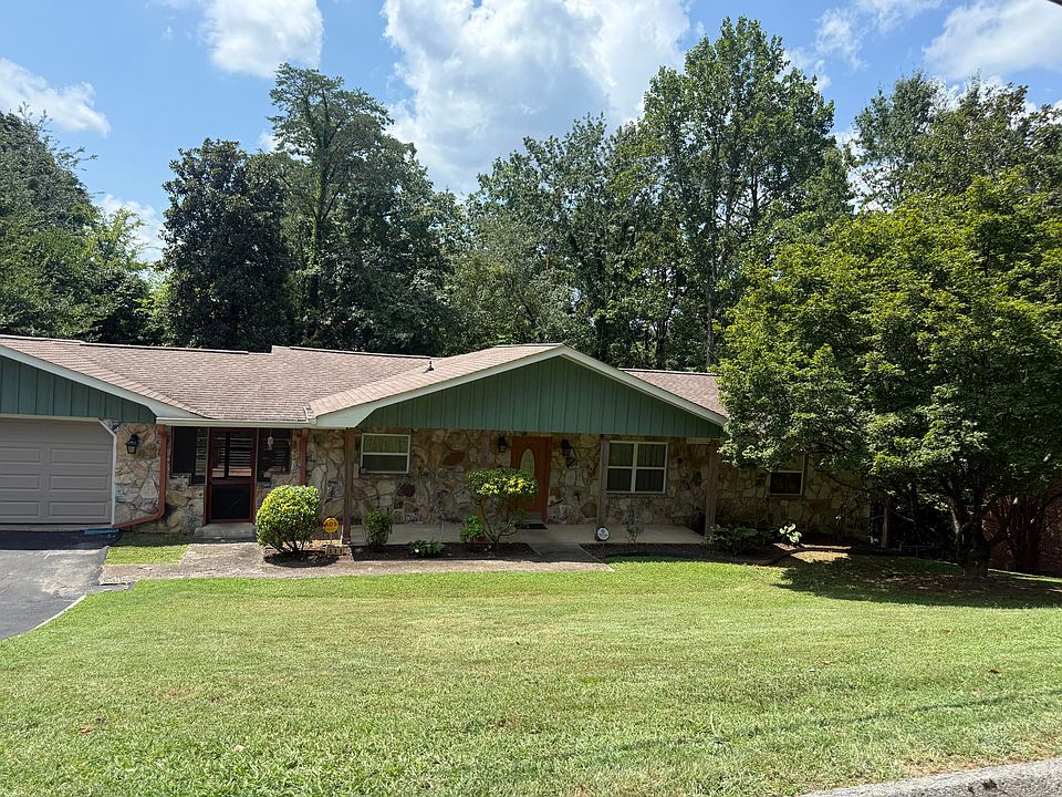 2nd image of 606 Oak Crest Ln