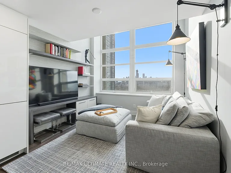 111 Saint Clair Ave W #811 — Photo 3