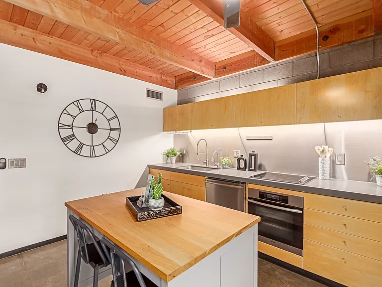 727 E Portland St #3 — Photo 4