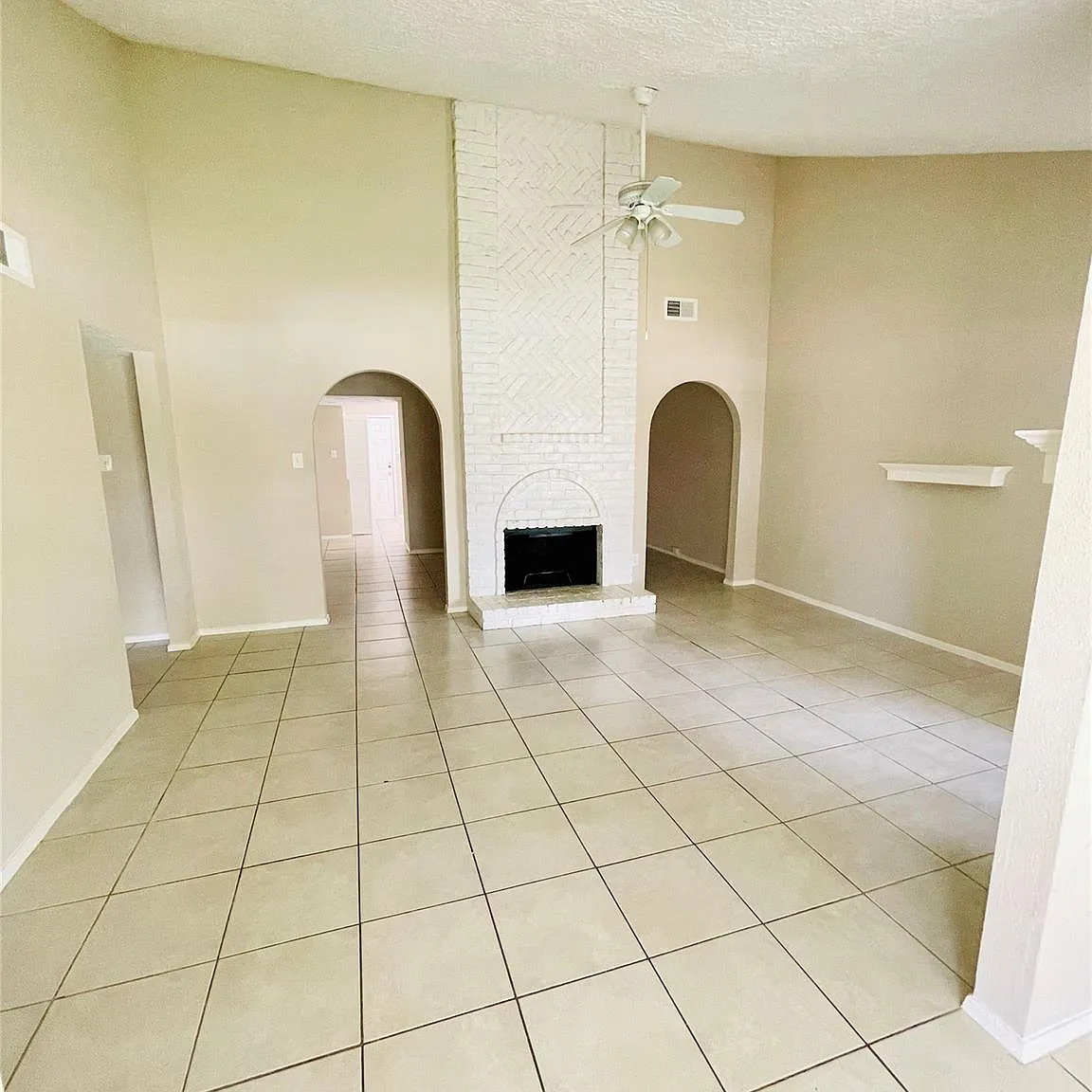 3 bed, 2.0 bath, 1540 sqft, $1,600 — Photo 4