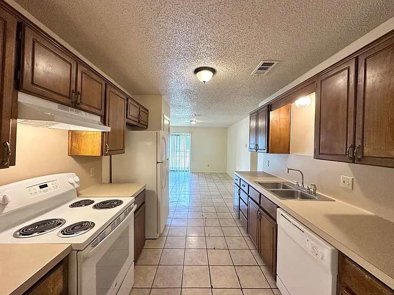 2706 Boyd Ave — Photo 11