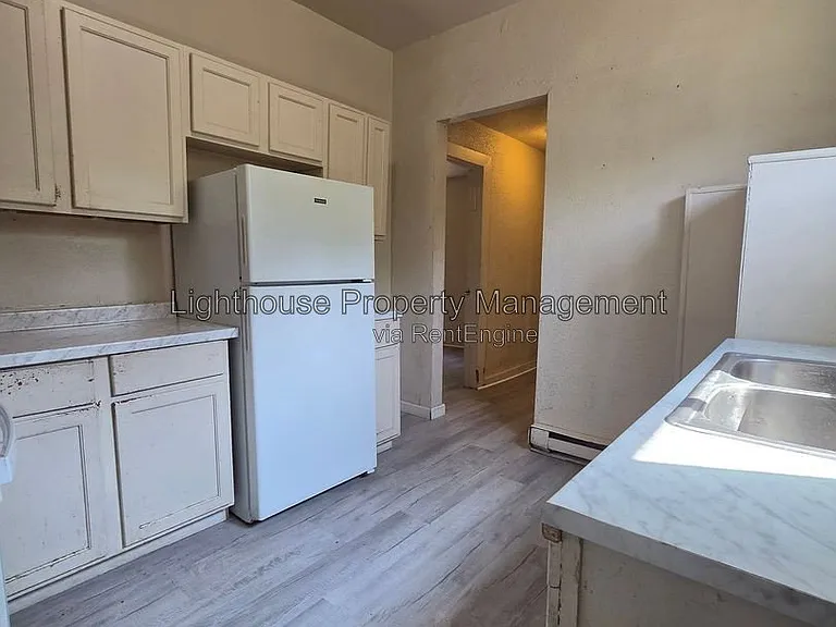 112 E Britain Ave — Photo 4