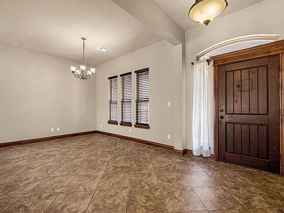 5th image of 604 NE Catalina Pl