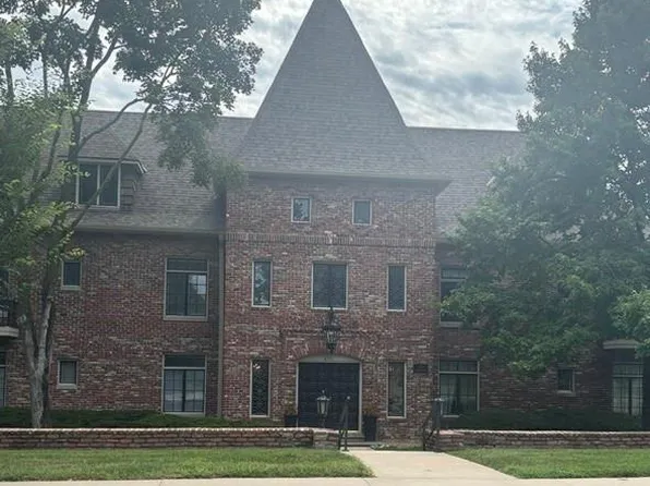 8363 Somerset Dr #8363, Overland Park, KS 66207