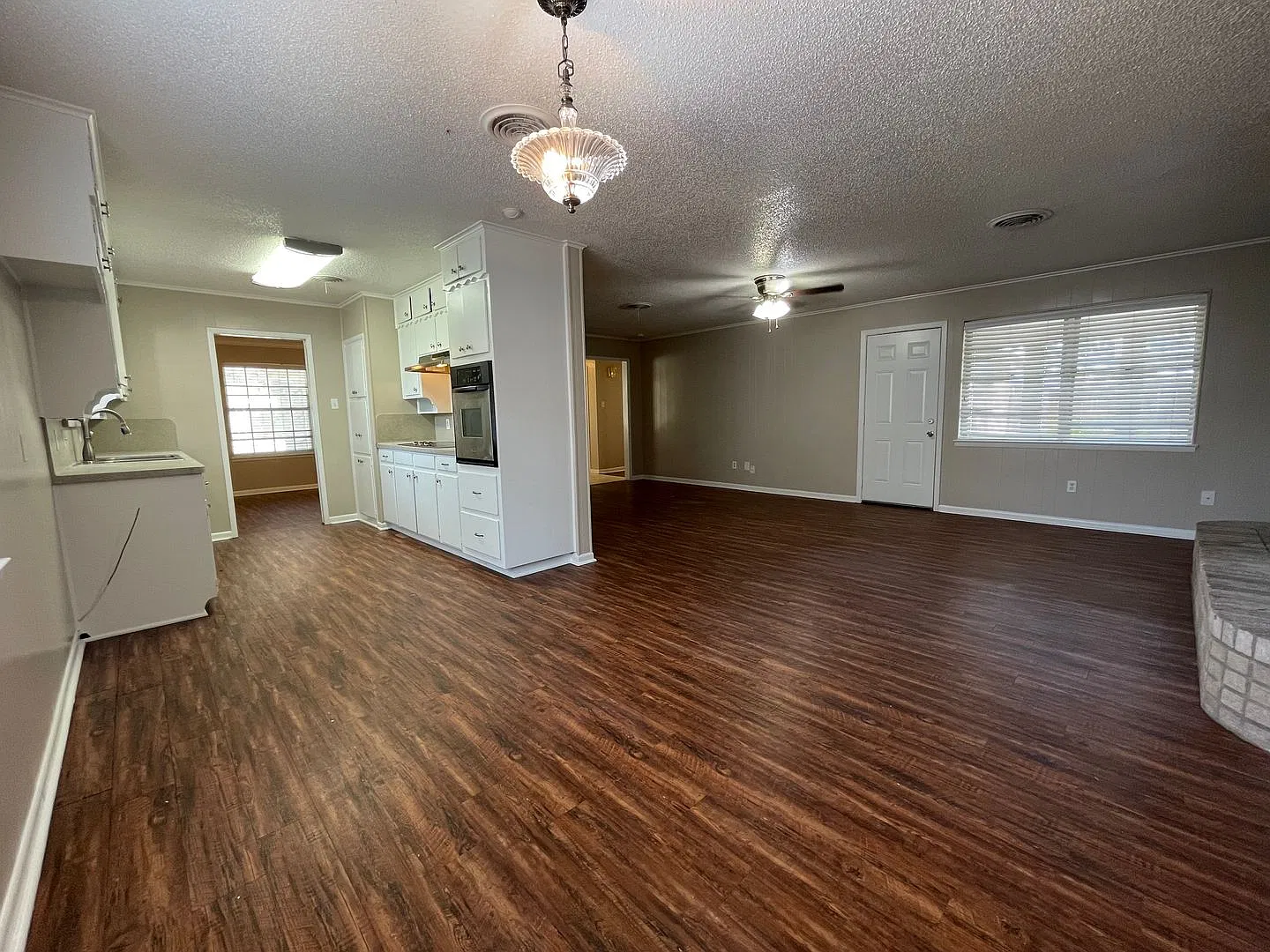 Available Now 3 Bedroom 2 Bath Home In River Oaks Area — Photo 4