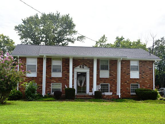 2nd image of 3133 Oak Ridge Dr