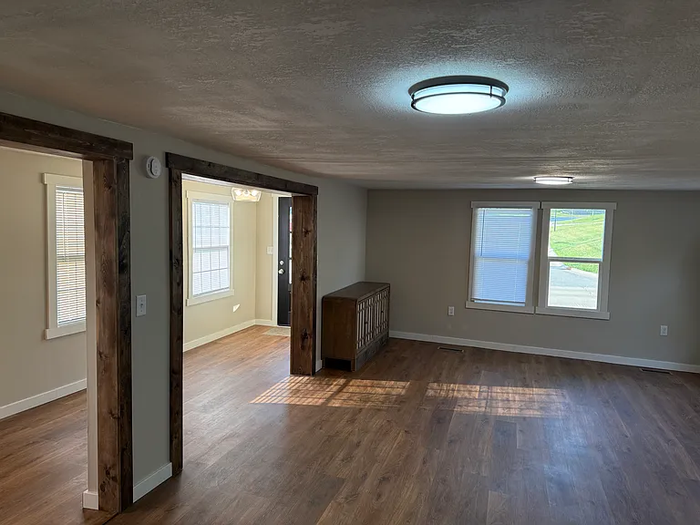 136 W Vine St — Photo 8
