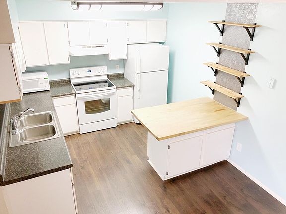 4th image of 301 Elan Ct