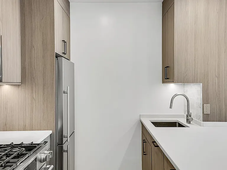 200 W 60th St #3F — Photo 12