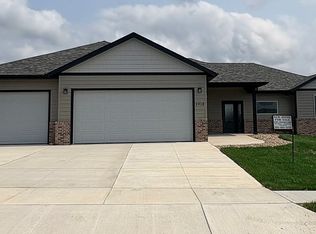 2918 Wedgewood Dr, Yankton, SD 57078