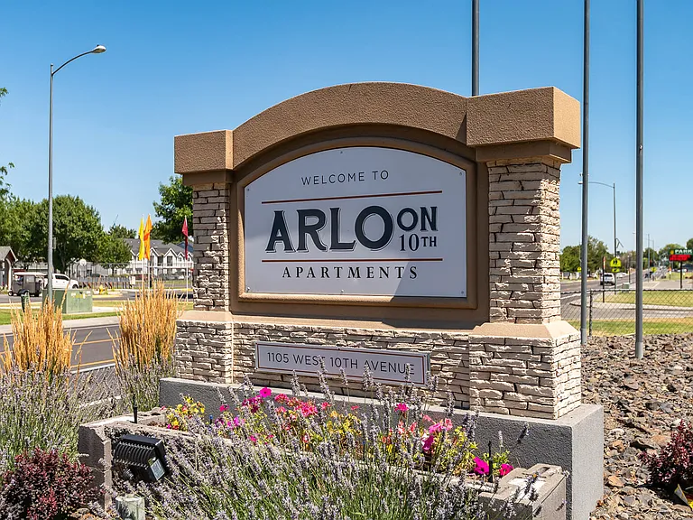 Arlo on 10th | Monument Sign