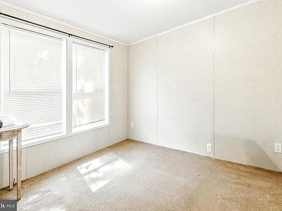 5th image of 27 Briarwood Ln