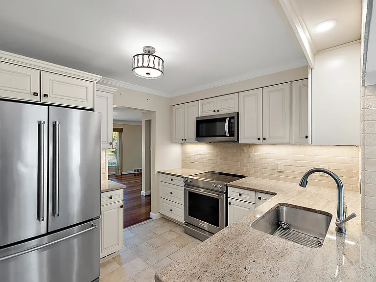 2546 Dorchester Rd — Photo 20