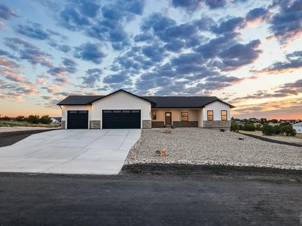 2071 Locoweed Dr, Pueblo, CO 81007