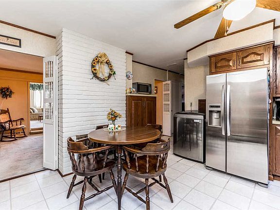 5th image of 28 Hearth Ln