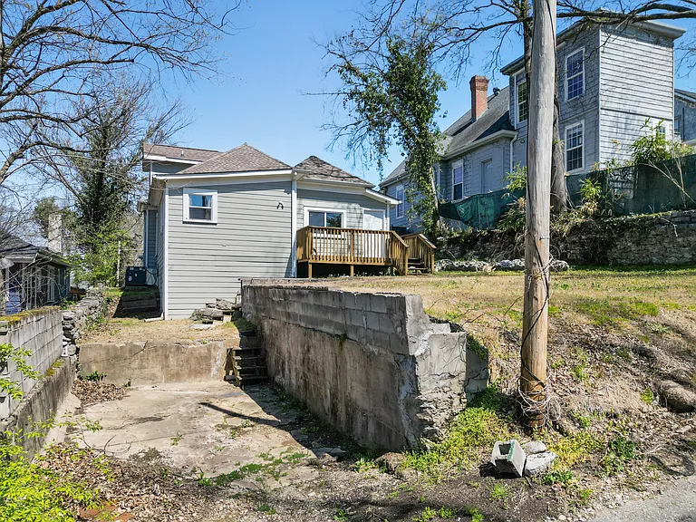 1906 Vine St — Photo 17