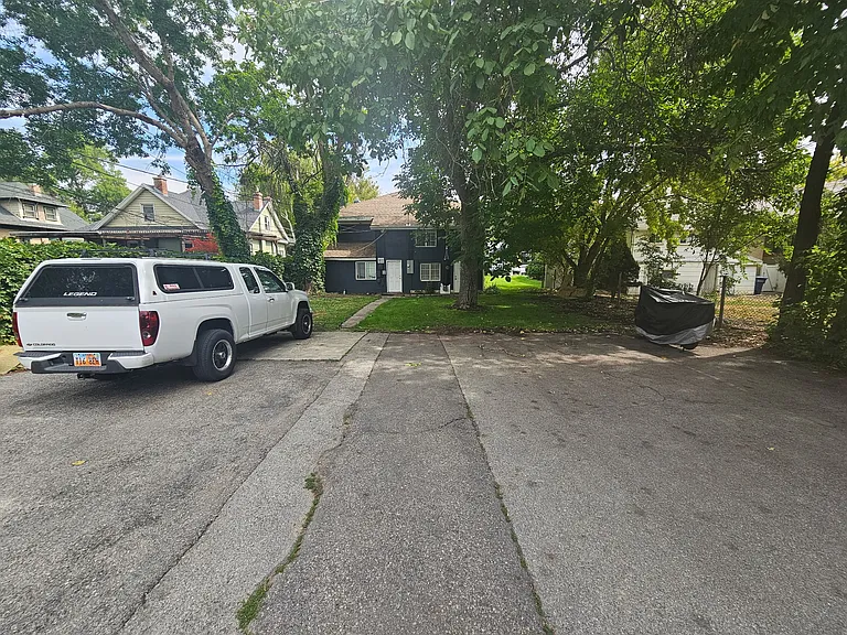 1008 S Lake St — Photo 9