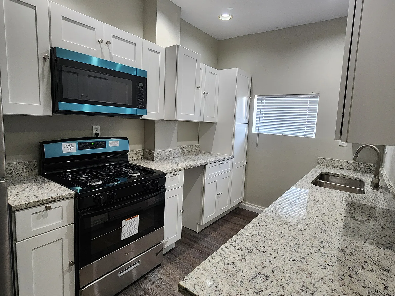 Mistletoe Ave #2 — Photo 1