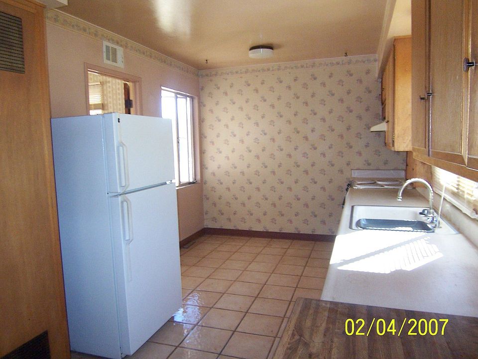 Kitchen and fridge included