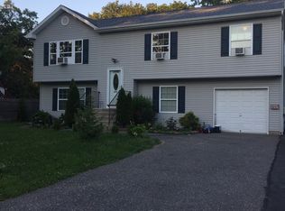 1591 N Gardiner Dr, Bay Shore, NY 11706