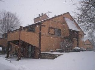 1192 Millpond Rd, Valparaiso, IN 46385