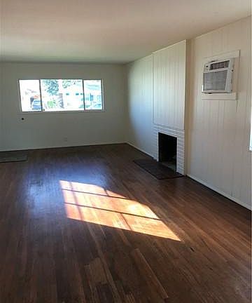 4th image of 1925 Cloverdale Dr