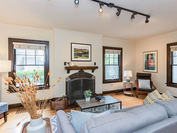 5th image of 414 Magowan Ave