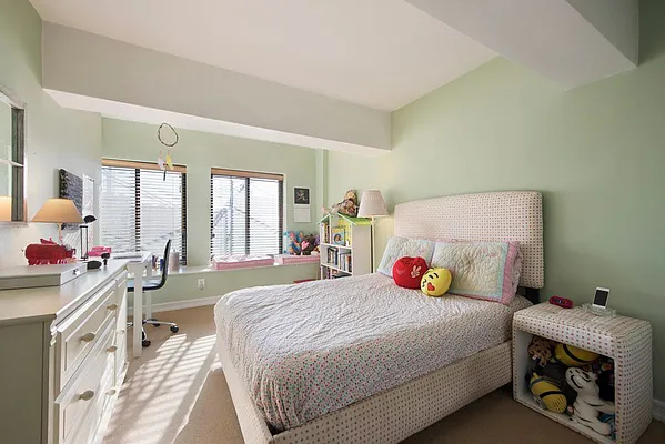 Sold by Nest Seekers International | media 11