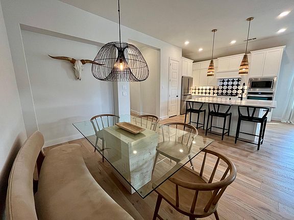 5th image of 2814 Silver Leaf Cir