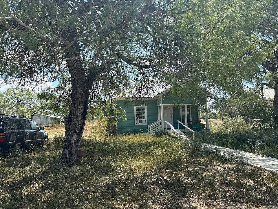 1st image of 910 Pecan St