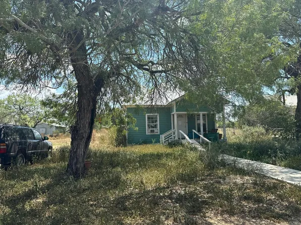 910 Pecan St, Jourdanton, TX 78026