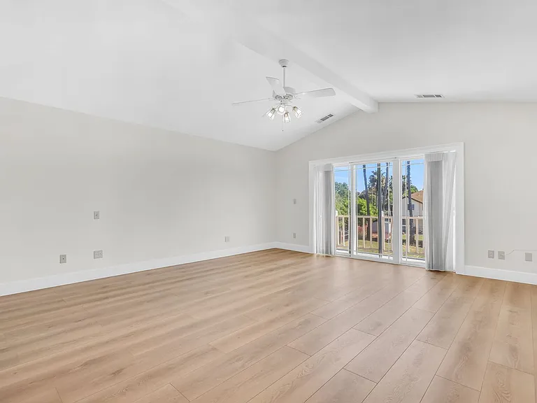 5650 Edgeview Dr — Photo 48