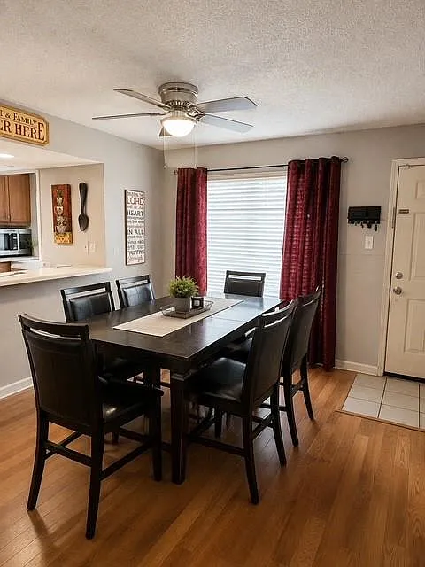 3 bed, 2.5 bath, 1864 sqft, $1,495 — Photo 2