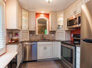 65 Thornhill Rd, Stratham, NH 03885