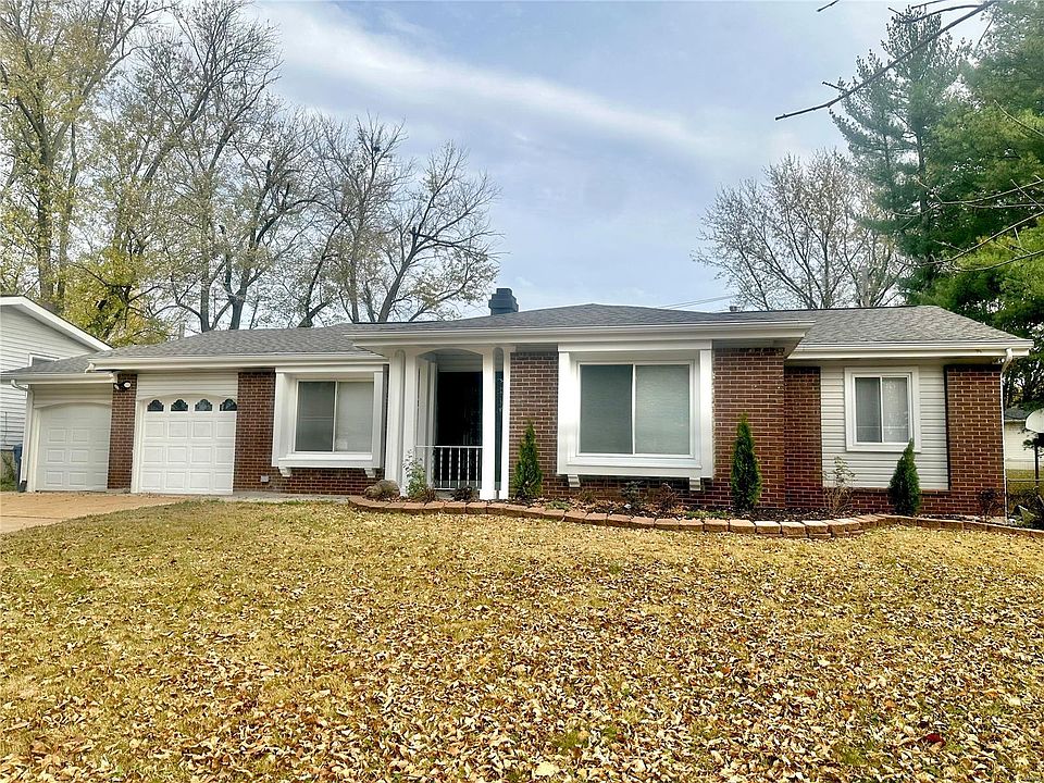 1st image of 2343 Blue Heron Dr