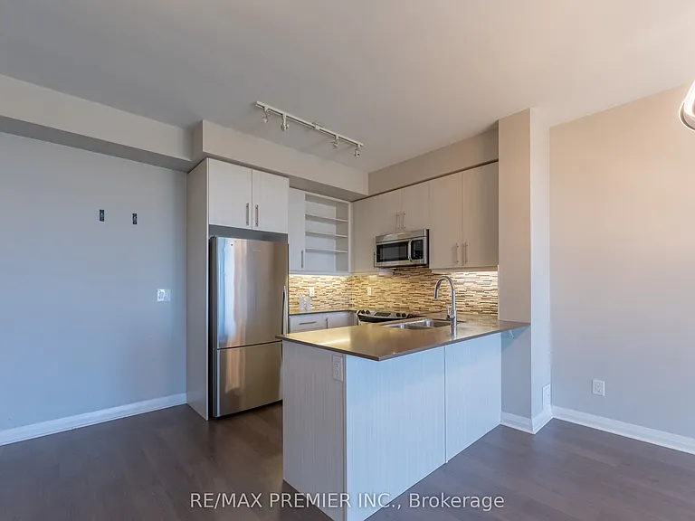 55 Oneida Cres #1401 — Photo 3