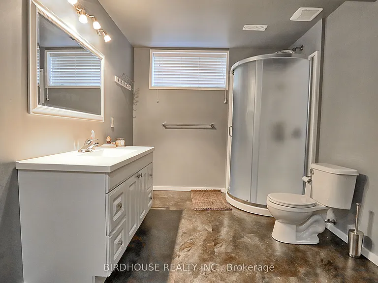 21 Ellis Cres — Photo 20
