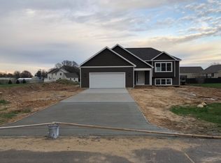 503 Foxmoor Dr, Plainwell, MI 49080