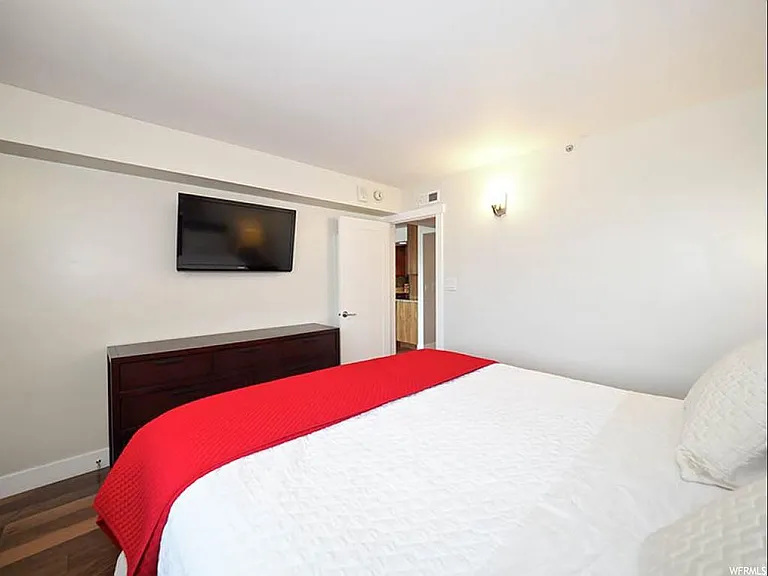 230 E Broadway St #804 — Photo 10