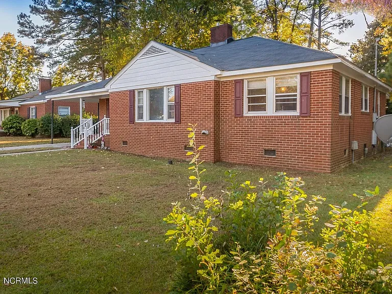 1302 Cotten Rd — Photo 3