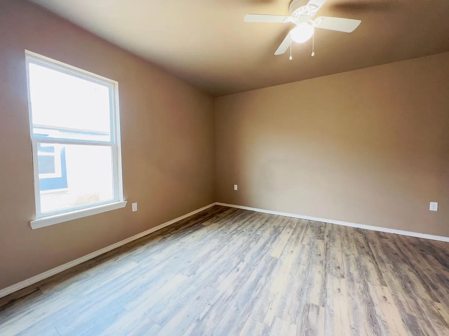Cozy 3 Bedroom Home — Photo 4