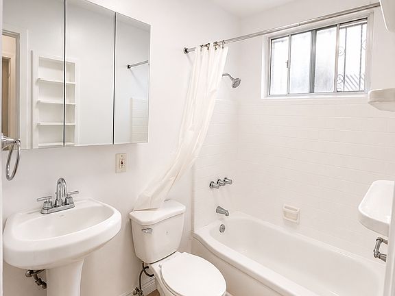 5th image of 528 S Harvard Blvd #8