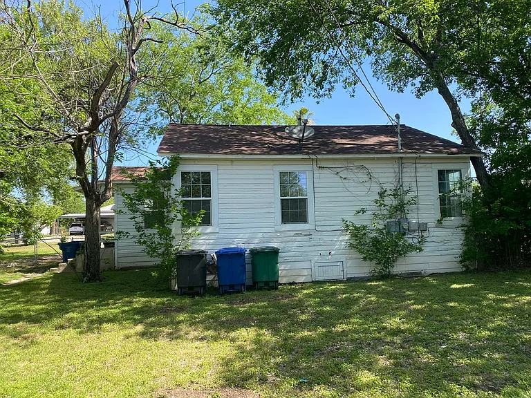 450 Overhill Dr — Photo 11