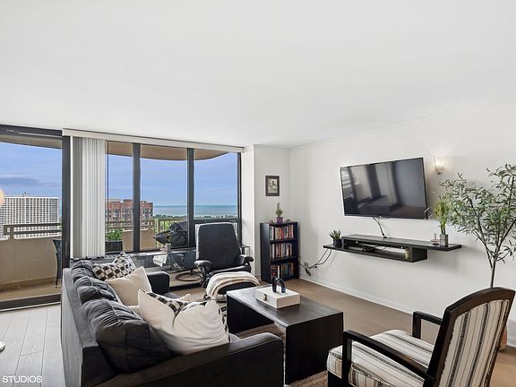 4th image of 3930 N Pine Grove Ave APT 2603