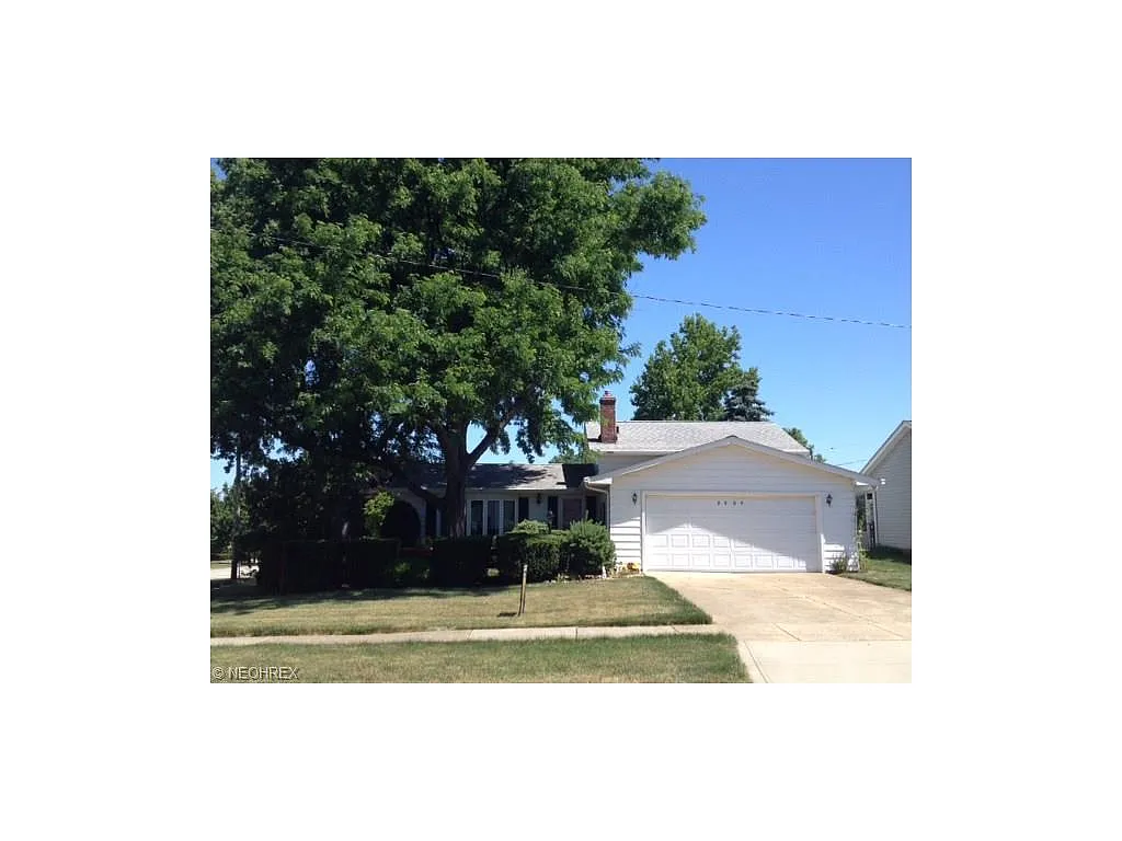 8804 Harrow Dr photo 1