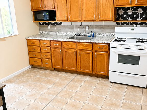 2nd image of 2654 Pestalozzi St #3A
