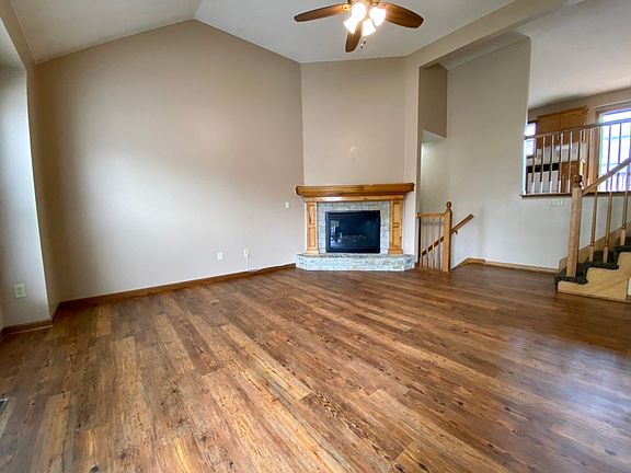 4th image of 921 Fontana Ave